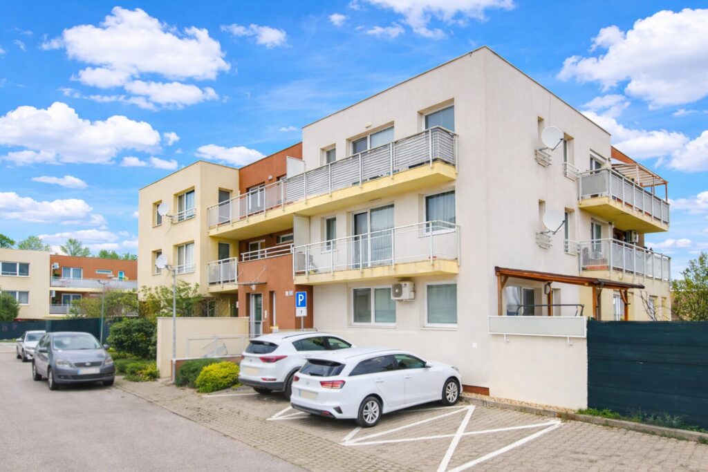 predaj byt Rovinka, 4 izby, tesne pri BA, bývajte za dostupnú cenu